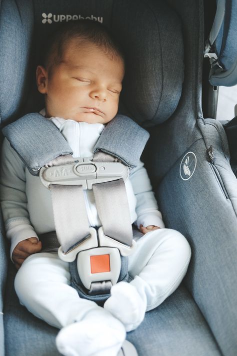 Newborn essentials.  Uppababy Mesa car seat in Henry. Newborn In Carseat, Baby In Carseat, Baby Car Seats Newborn, Uppababy Mesa, Newborn Baby Essentials, Baby Essentials Newborn, Car Seat And Stroller, Fantastic Baby, Baby Sleep Problems