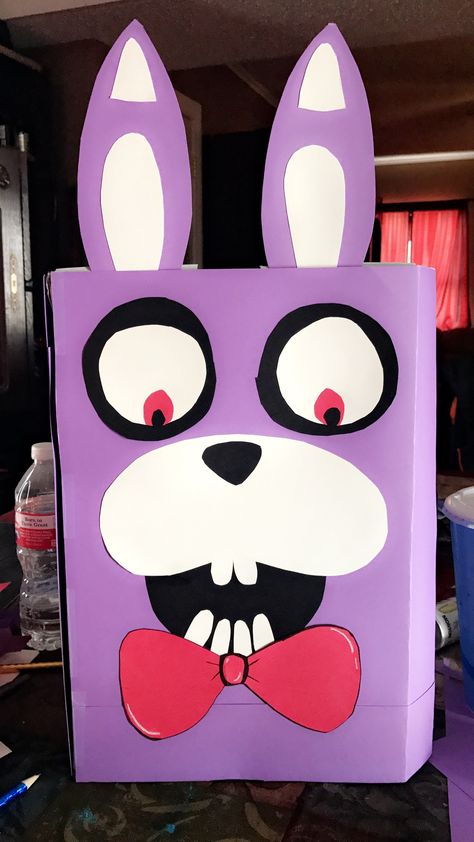 Valentine's Day box DIY Bonnie. Five nights at Freddy. Puppet Fnaf, Kids Valentine Boxes, Fnaf Crafts, Movie Crafts, Homemade Valentines Day Cards, Valentine Boxes, Valentines Box, Cardboard Box Crafts, Valentine Day Boxes