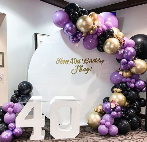 Purple Gold Party Decorations, Balloon Arch Wedding, Gold Balloon Arch, Lila Party, Purple Party Decorations, Deco Ballon, Black And Gold Balloons, Black Balloon, New Year's Party Decorations