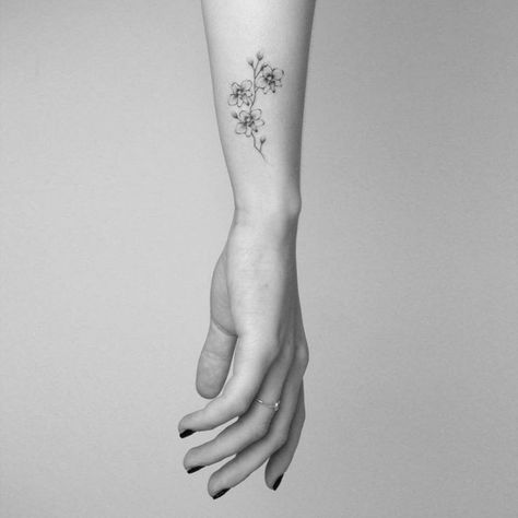 Orchid Tattoo, Flower Wrist Tattoos, Handpoke Tattoo, Small Flower Tattoos, Geniale Tattoos, Wrist Tattoos For Women, Diy Tattoo, Dainty Tattoos, Hip Tattoo