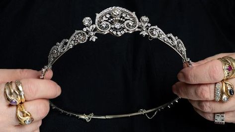 Diamond Tiara Wedding, Edwardian Jewelry, Diamond Tiara, Fancy Makeup, Diamond Jewelry Designs, Unusual Jewelry, Crystal Crown, Royal Jewels, Diamond Star