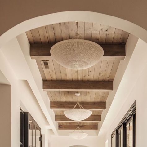 House West Design on Instagram: "This hallway. 😍⁠
⁠
2024 St. George Parade of Homes⁠
📷: @hellobrivail⁠
Project: #AllinclusiveProject⁠
Builder: @rlwymandesigncreate⁠
House Plans: @shawnrpatten" St George Parade Of Homes, Front Foyer, Hallway Ceiling, Ceiling Details, Privacy Wall, Ceiling Detail, Privacy Walls, Ceiling Ideas, Parade Of Homes