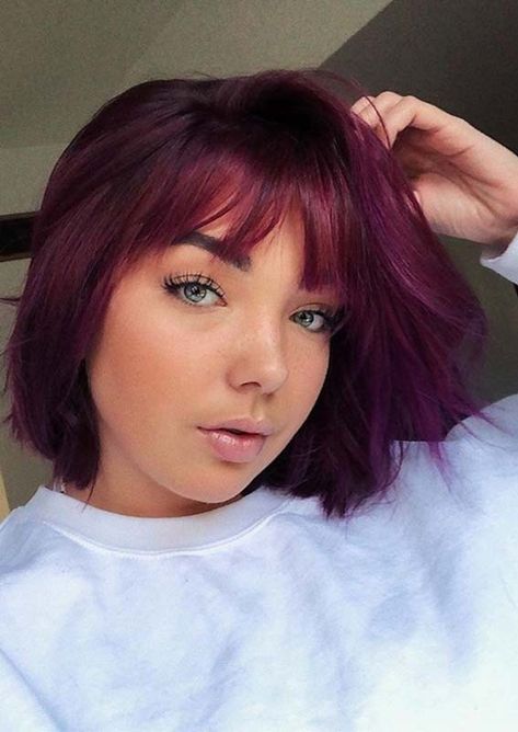 Gorgeous shades of purple hair colors for short hair to use on every special occasion in year 2019. Our vibrant trends of purple hair colors are really awesome way for every woman to sport nowadays to make them look extra cute and gorgeous. Just visit this post for latest hair colors to make your short hair looks more cute than before. Purple Rain Hair, Shades Of Purple Hair, Short Hair Looks, Short Purple Hair, Edgy Hairstyles, Mahogany Hair, Shaved Hair Cuts, Short Sassy Haircuts, Latest Hair Color