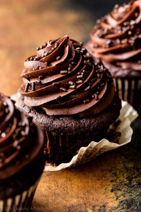 Homemade Chocolate Cupcakes, Best Cupcake, Chocolate Cupcakes Moist, Fun Cupcake Recipes, Easy Cupcake Recipes, Cupcake Recipes Chocolate, Easy Cupcakes, Brownie Cookies, Fun Cupcakes