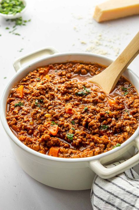 Quorn Bolognese Recipe, Quorn Bolognese, Spag Bol Recipe, Vegetarian Bolognese, Quorn Recipes, Veggie Spaghetti, Spicy Vegetarian Recipes, Spicy Vegan Recipes, Uni Meals