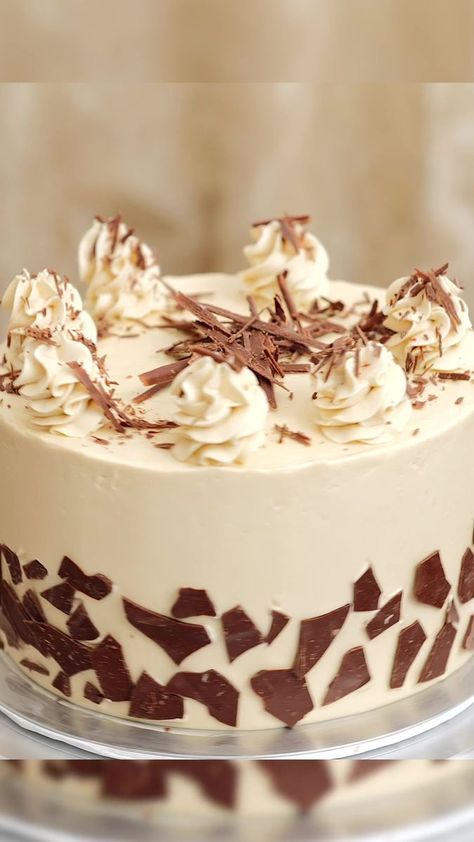 Mocha cake is the superior chocolate cake in a classic design! #chocolatecake #cakedecorating #mochacake #birthdaycakes | Luisa Bakes | Reels Mocha Cake Design, Luisa Bakes, Mocha Cake, Anime Summer, Design Coffee, Coffee Design, Cake Designs, Chocolate Cake, Mocha