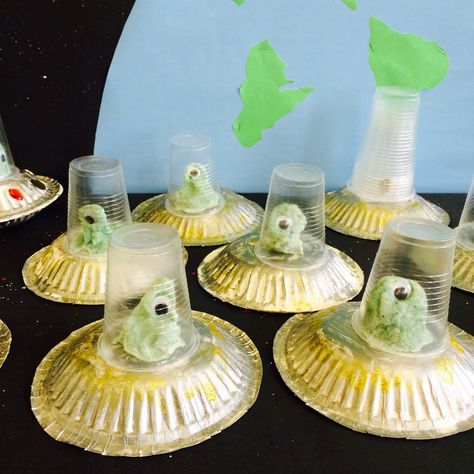 Alien / space art for ks1 and early years Early Years Crafts, Outer Space Eyfs, Space Ideas Eyfs, Space Display Eyfs, Space Topic Ks1, Early Years Space Activities, Eyfs Space Theme, Space Early Years Activities, Space Theme Eyfs