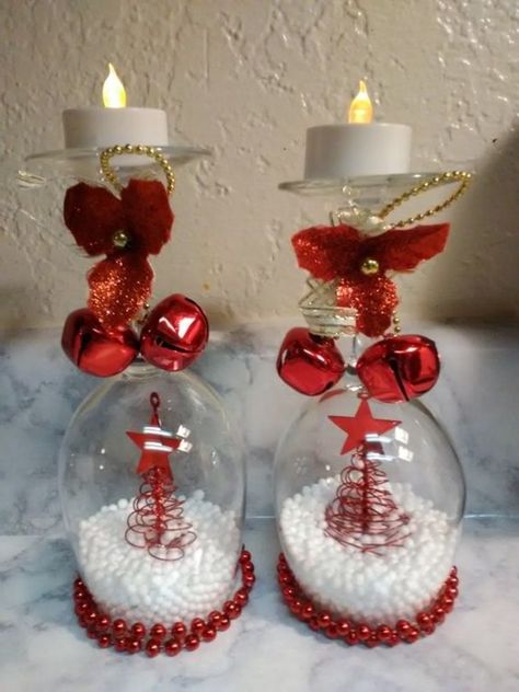 Wine Glass Christmas Crafts, Wine Glass Christmas Decorations, Christmas Wine Glass Candle Holder, Wine Glass Christmas, Christmas Table Decorations Diy, Wine Glass Candle Holder, Christmas Wine Glasses, Magic Home, Wine Glass Candle