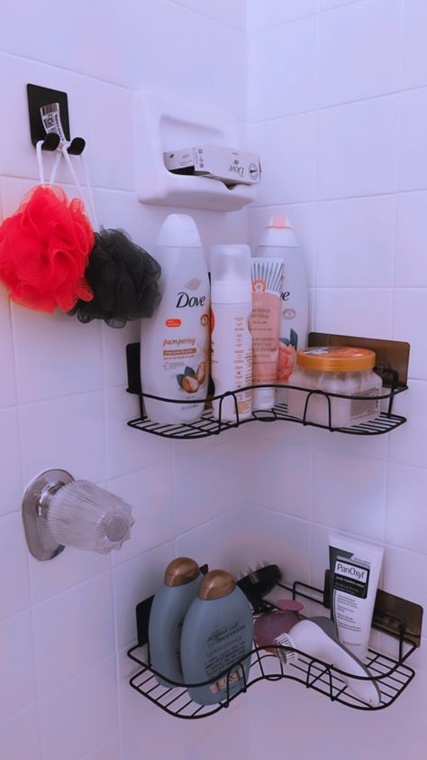 Shower Caddy Aesthetic, Shower Astethic, Baños Aesthetic, Aesthetic Shower Routine, Shower Goals, Aesthetic Shower, Easy Room Decor, Bathroom Decorating Ideas, Body Hygiene