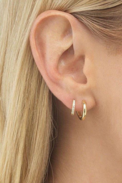 4 Hole Ear Piercing Earrings, Earring For Double Piercing, Double Piercing Inspo Ear, Minimalist Double Piercing, 2nd Ear Piercing Ideas Silver, Ears Double Pierced, Double Ear Piercings Aesthetic, Second Pearsing, 2 Peircings Earring