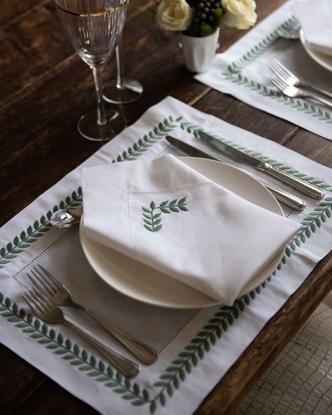 It Feels Like Spring | We woke up to the most beautiful Spring morning in London today, the buds are blooming, and the sun is shining. We celebrate St Patrick's day with our English Ivy placemats in green dreaming of spring lunches just around the corner. Happy St Patrick's day to all our Irish friends. #reedfamilylinen #thereeddifference #tablelinen #stpatricksday #irish #irishfriends Spring Lunch, Family Comes First, English Ivy, Spring Morning, Summer Garden Party, Table Arrangement, London Today, Sun Is Shining, Garden Parties