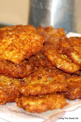 White Bush Squash Recipe, Spaghetti Squash Patties, Onion Patties, Squash Patties, Squash Fritters, Yellow Squash Recipes, Summer Squash Recipes, Bisquick Recipes, Patties Recipe