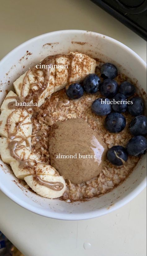 Instant Oatmeal Aesthetic, Oatmeal Aesthetic Recipe, Oatmeal Recipes Aesthetic, Oat Bowls Healthy, Oats To Get Thick, Oats Bowl Aesthetic, Overnight Oats Aesthetic Recipe, Protein Aesthetic Food, Oatmeal Breakfast Aesthetic