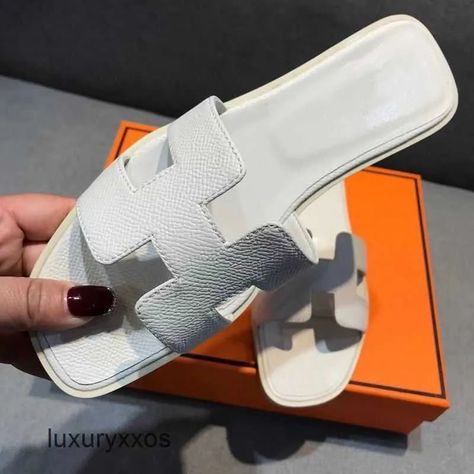 Specifications the best quality good shipping time latest styles appropriate discounts.syi Orange Slippers, Brand Sandals, Ladies Sandals, Women Slides, Summer Flip Flops, Summer Fashion Beach, Moccasins Shoes, Flat Slipper, Designer Slippers