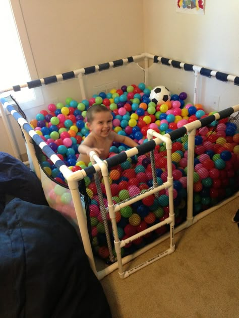 I will definitely be doing this for our kids!! And there is always a possibility that we will end up in it too..... Diy Ball Pit, Pvc Projects, Pvc Pipes, Winter Activities For Kids, Children Play, Ball Pit, Cool Ideas, Pvc Pipe, Diy Homemade