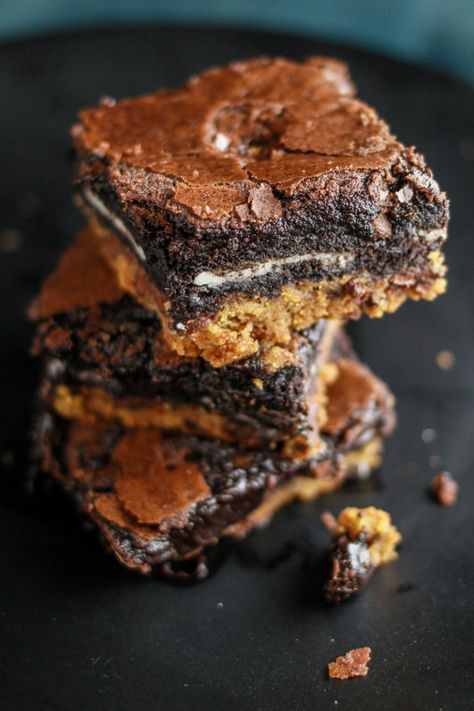 Sluttier Brownies, Oreo Cookie Dough, Weekend Baking, Paris Bakery, Cookie Dough Cake, Crazy Food, Giant Chocolate Chip Cookie, Cookie Dough Brownies, Delicious Sweets