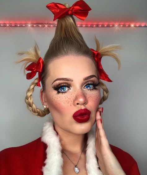 Christmas Simple Makeup, Santa Makeup, Creative Christmas Makeup, Holiday Makeup Looks Christmas, Makeup Looks Christmas, Fantasia Diy, Winter Outfit Christmas, Cute Skincare, Xmas Makeup