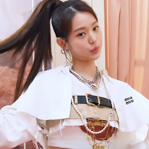 wony! Kpop Ponytail Hairstyles, Wonyoung Ponytail, Wonyoung Hairstyle, Hairstyle Ponytail, Wonyoung Lq, Tail Hairstyle, Iz One Wonyoung, Ponytail Hairstyle, Ive Wonyoung