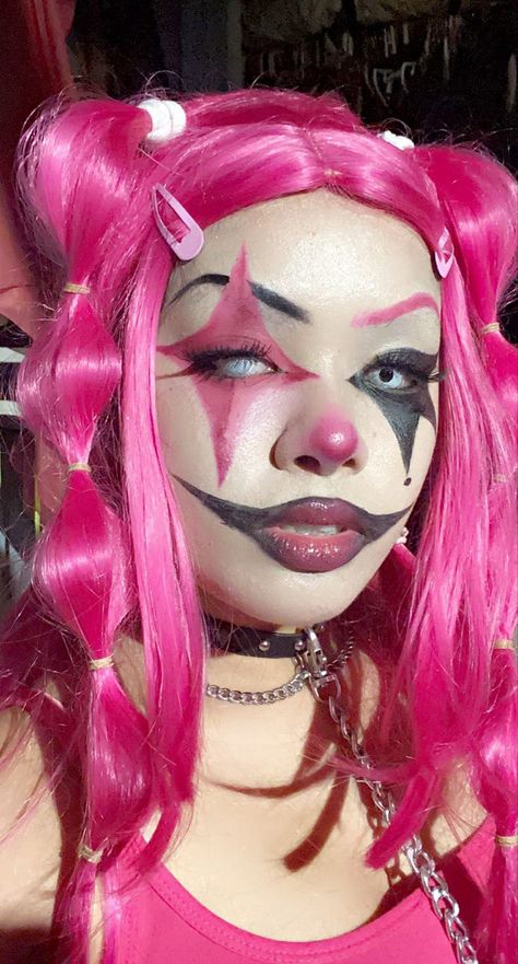 Hot Pink Clown Makeup, Pink And Black Clown Costume, Cotton Candy Clown Costume, Female Clown Character Design, Female Clown Makeup Halloween, Diy Creepy Clown Costume For Women, Rainbow Clown Aesthetic, Scary Cute Clown Makeup, Halloween Jester Costume