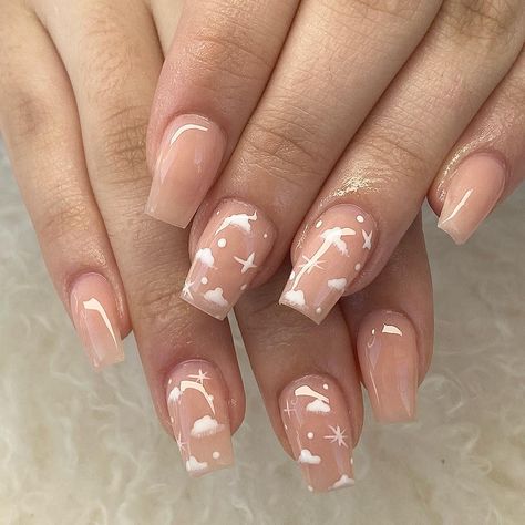 White Cloud Nails, Short Transparent Nails, Cloud Nails Short, Short Nail Designs Nude, Aesthetic Cloud Nails, Nails Nude Cortas, Trendy Nails Nude, Cloud Nail Art, Cloud Acrylic Nails Coffin