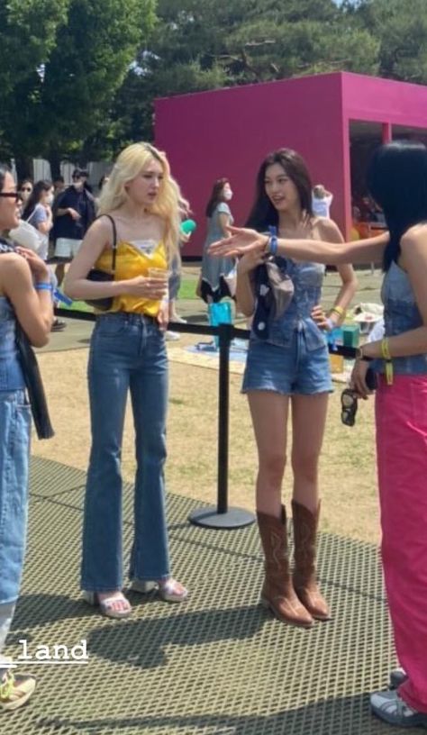 Kpop Concert Outfit Summer, Somi Jeon Outfit, Somi And Doyeon, Summer Outfits Kpop, Jeon Somi Outfit, Jeon Somi Style, Concert Outfit Ideas Kpop, Somi Fashion, Japanese Swimsuit