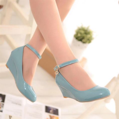 Women Things, Cute Shoes Heels, Kawaii Shoes, Shoes Ideas, Closed Toe Shoes, Princess Shoes, Fancy Shoes, Cute Heels, Girly Shoes