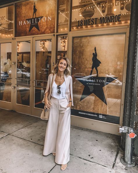 Blush wide leg suit to see Hamilton Street Style Winter Casual, Street Style Aesthetic Outfit, Business Chic Outfits, Fashion Inspo Outfits Minimal Chic, Karina Style, Zara Looks, Chicago Outfit, Chic Outfits Classy, Comfy Clothing