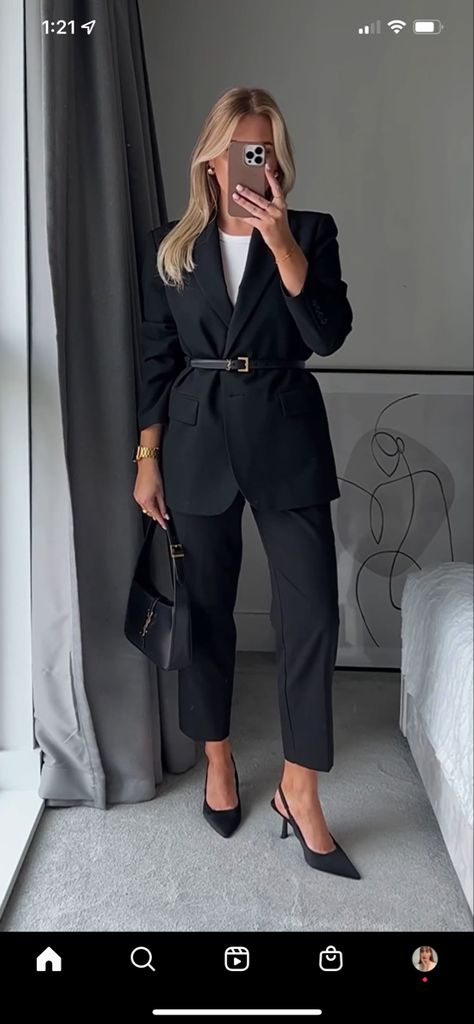 Stylish Office Wear, Business Dress Women, Chique Outfit, Lawyer Outfit, Mode Tips, Corporate Attire, Corporate Fashion, Office Outfits Women, Professional Outfits Women