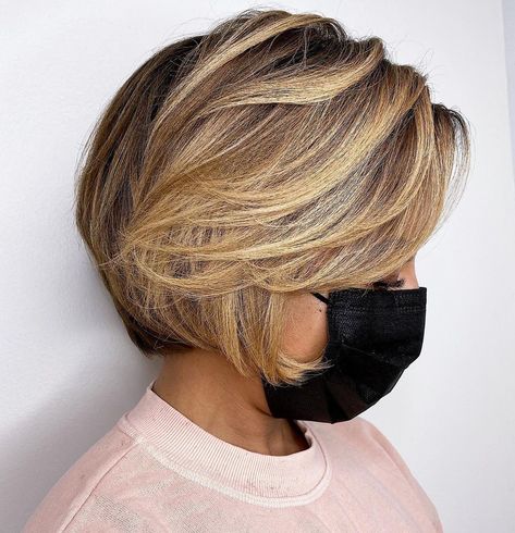 Aesthetic Curtain Bangs, Highlights Brown Hair Short, Curtain Bangs Hairstyle, Hair Highlights Ideas, Hair Colors For Dark Skin, Hairstyle Ideas For Short Hair, Hair Color For Dark Skin, Bangs Hairstyle, Short Hair Highlights