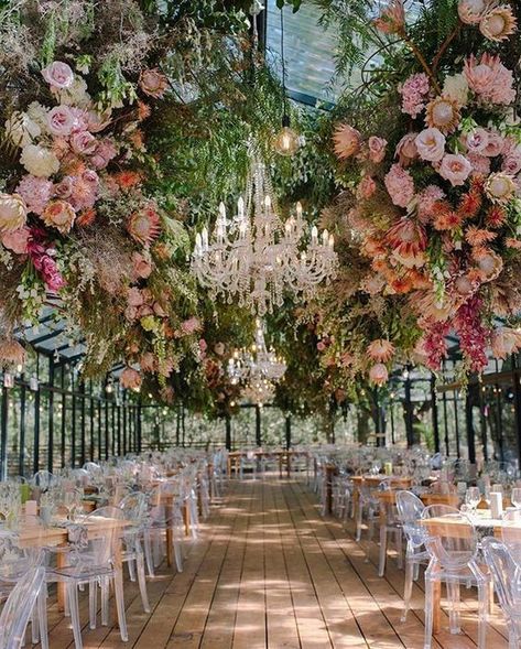 Wedding Venue Outside Garden, Princess Garden Wedding, Multicolor Floral Wedding, Floral Tent Wedding, Wedding Venues Floral, Flower Decor Wedding Reception Ideas, Wedding Venue Ideas Outdoor Garden, Wedding Venues Spring, Magic Garden Wedding