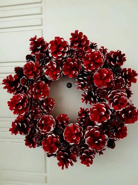 Christmas Wreaths For Windows, Pine Cone Christmas Decorations, Dekoratívne Vence, Pinecone Crafts Christmas, Diy Christmas Wreaths Ideas, Christmas Wreaths Ideas, Christmas Wreaths Diy Easy, Diy Christmas Wreaths, Wreaths Ideas