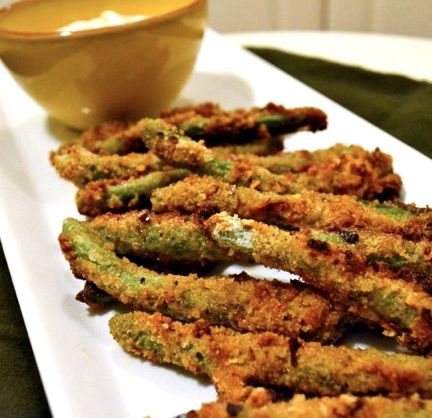 Baked Green Bean Fries - very good but doesnt make a huge batch... Suggest doubling the recipe for two people. Awesome though they came out PERFECT Breaded Green Beans, Oven Fried Green Beans, Green Bean Fries, Baked Green Beans, Fried Green Beans, Green Vegetables, Green Bean, Veggie Dishes, Vegetable Side Dishes