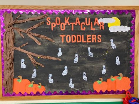 Infant Room Halloween Bulletin Boards, Halloween Toddler Bulletin Boards, Fall Decor Daycare, Fall Billboard Ideas For Preschool, Toddler Halloween Bulletin Board Ideas, October Toddler Bulletin Board Ideas, Fall Bulletin Board Ideas For Toddlers, Cute Halloween Bulletin Boards, Halloween Bulletin Board Ideas October