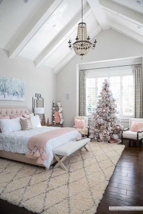 Pink Christmas Bedroom, Pink Christmas Decorations, Christmas Decorations Bedroom, Christmas Room Decor, Christmas Bedroom, Christmas Room, Pink Bedroom, Pink Room, Room Inspiration Bedroom