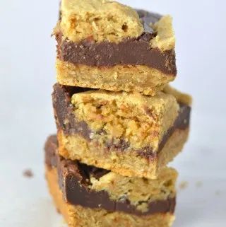 Starbucks Oat and Fudge Bars | A Taste of Madness Oat Fudge Bars, Oat Fudge, Fudge Bar, Oatmeal Fudge Bars, Homemade Starbucks, Xmas Baking, Fudge Ingredients, Fudge Bars, Linzer Cookies