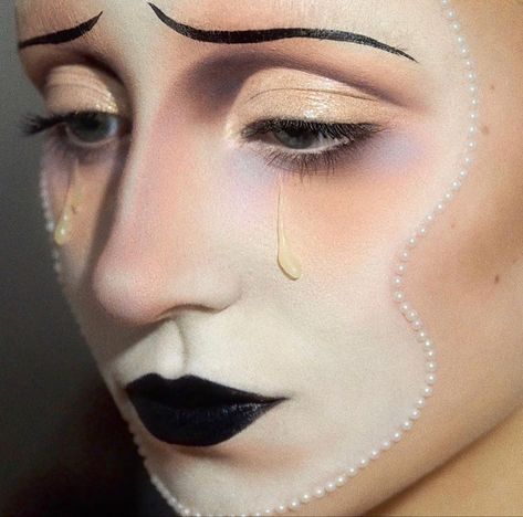 Pierrot Costume, Mime Makeup, Scarecrow Makeup, Pierrot Clown, Drag Make-up, Avant Garde Makeup, Drag Makeup, Essence Cosmetics, Black Makeup