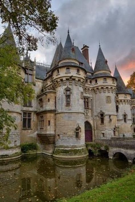 5 Castles For Sale You Could Buy RIGHT NOW Incredible Houses, Interesting Structures, Castles For Sale, Medieval Things, Manor Homes, Medieval Castles, Old Castle, Creepy Houses, Castle Mansion