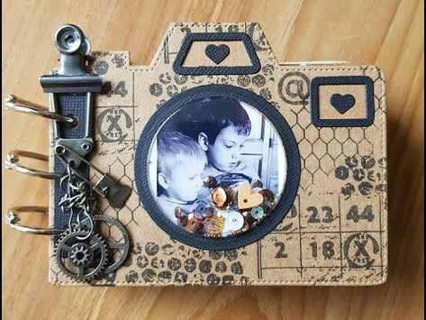 Camera Scrapbook, Bookmarks Diy Kids, Camera Crafts, Diy Photo Book, Personalised Gifts Diy, Planner Essential, Album Diy, Craft Planner, Art Journal Techniques