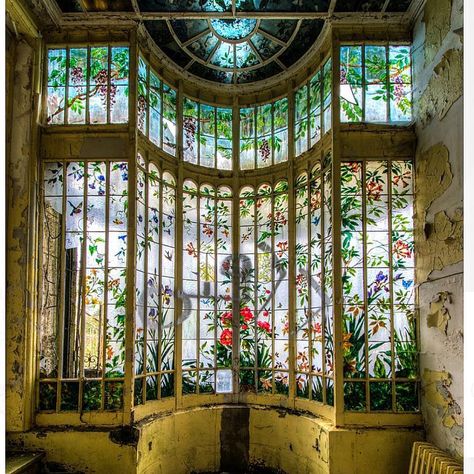 Melody King Komisar and Company ASID Allied   Château Astremoine, France Abandoned House, This Old House, Abandoned Mansions, Green House, Old Building, Abandoned Buildings, Greenhouses, Abandoned Houses, Beautiful Architecture