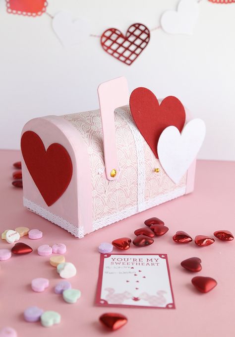 Diy Valentine's Mailbox, Girls Valentines Boxes, Valentine Boxes For School, Kids Valentine Boxes, Valentine Card Box, Valentine Boxes, Valentines Box, Valentine Mailbox, Valentines Gift Bags