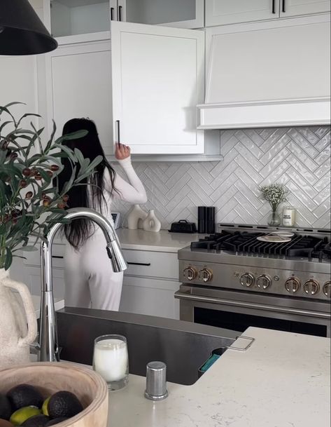 Kaeli Mae Kitchen, Kaeli Mae Aesthetic, Kaeli Mae House, Kylie Jenner Kitchen, Luxury Future, Kaeli Mae, Dreamy Apartment, Kylie Jenner House, Jenner House