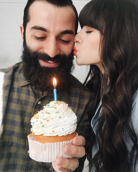 instagram @newdarlings - birthday cupcake Romantic Beach Picnic, Birthday Surprise For Husband, Birthday Card Template Free, Birthday Photoshoot Ideas, Valentine Mini Session, Cool Birthday Cards, Birthday Pics, Princess Birthday Cake, Birthday Post Instagram