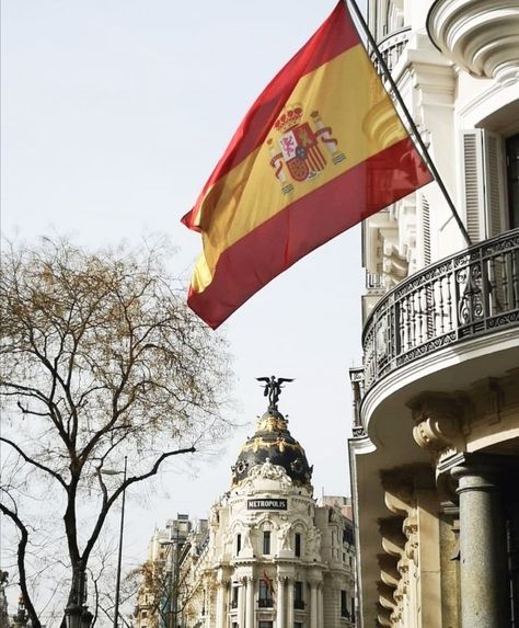 Spanish Flag Aesthetic, Espanol Aesthetic, Michelle Vibes, Spanish Motivation, Spanish Lifestyle, Spain Vibes, Spain Aesthetics, Santander Spain, Spanish Flag