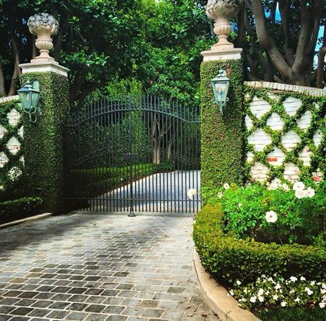 Elegant Gates Entrance, Manor Gate Entrance, Estate Entry Gates, Gated Entrance Landscaping, Fancy Gates Entrance, French Gates Entrance, Beautiful Driveways Entrance Landscaping, Gated Driveway Entrance, Gate Entrance Ideas