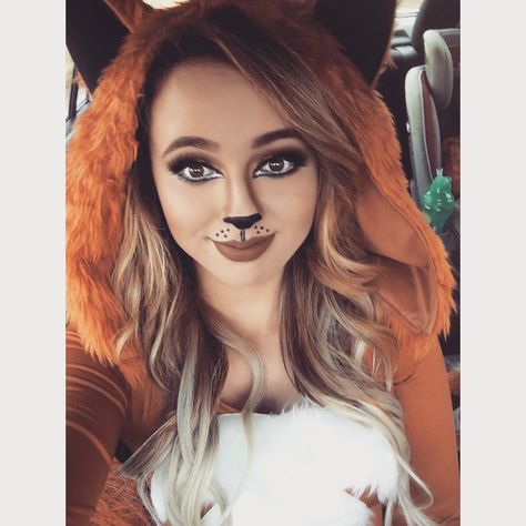 Fox make up! Instagram-brittneyskelly Easy Fox Costume For Women, Fox Halloween Makeup For Women, Fox Make Up Halloween, Cute Fox Makeup, Fox Eye Makeup Halloween, Diy Fox Costume Women, Easy Fox Makeup Halloween, Fox Makeup Kids, Fox Halloween Costume For Women