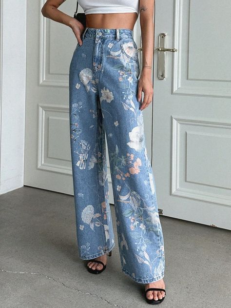 Paint Jeans Ideas, Flower Jeans Outfit, Printed Jeans Outfit, Painting Ideas On Jeans, Floral Jeans Outfit, Painting Pants, Painted Denim Jeans, Floral Denim Pants, Pattern Jeans