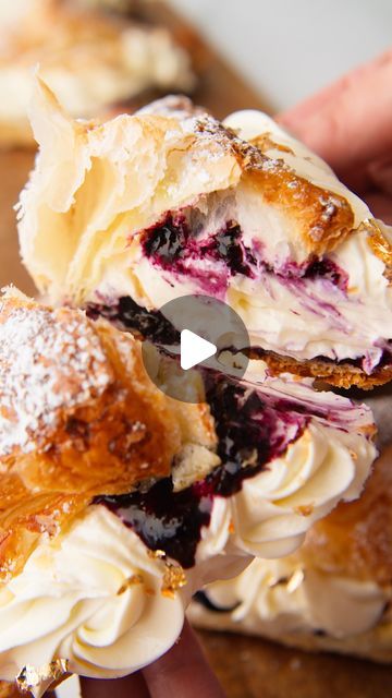 Fast Deserts Ideas, Stuffed Crossiant Recipes, Croissant Desserts, Crossiant Recipes, Fruit Deserts, Homemade Blueberry Jam, Puff Pastry Recipes Dessert, Pastries Recipes Dessert, Berries And Cream