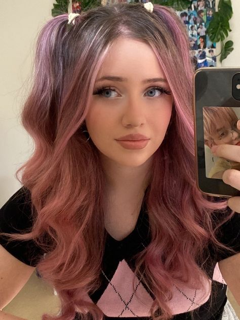 Pink Overtone Brown Hair, Light Brown Hair Pink Highlights, Brown And Light Pink Hair, Brownish Pink Hair, Pink Bayalage Hair, Subtle Pink Hair, Pink Money Piece Hair, Brown Pink Hair, Brown Hair With Pink