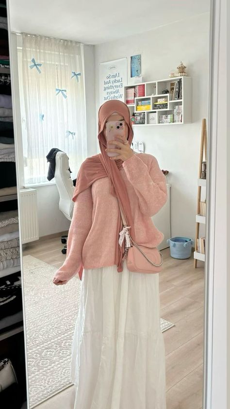 Hoodie And Skirt Outfit Hijab, Muslim Girl Outfit Ideas, Aesthetic Clothes Modest, Skirt Outfits For Hijab, Outfit Inspo For Hijabis, Hijabi Outfits With Skirts, Skirt Hijabi Outfits, Hijabi Maxi Skirt Outfit, Muslim Style Outfits