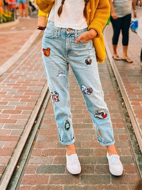 Disney Patch Denim Jacket, Disney Parks Outfits Halloween, Disney Diy Outfits Ideas, Diy Disney Denim Jacket, Vintage Disney Outfits Women, Disney Patches Jacket, Disney Patch Jacket, Halloween Jean Jacket, Disney Jeans Diy